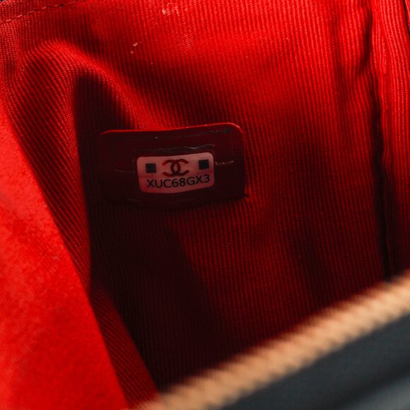 Chanel Black 19 Model Lambskin Quilted Medium O-Case - Picture 11 of 11